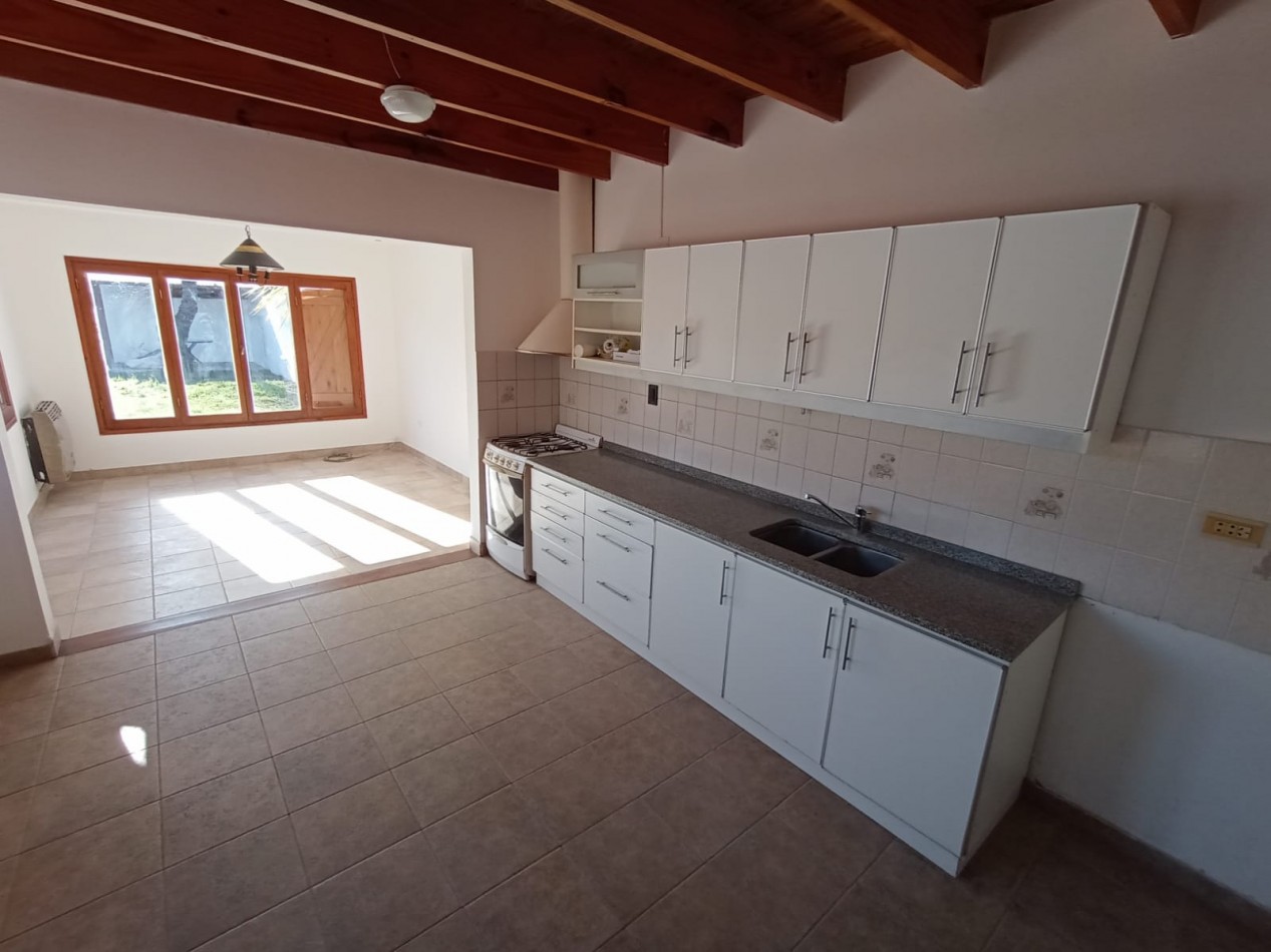 CHALET  4 AMBIENTES RECICLADO. CON RENTA. BARRIO CONSTITUCION. APTO CREDITO. POSIBILIDAD DE FINANCIACION DE SALDO DE PRECIO.