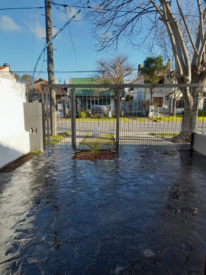 CHALET  4 AMBIENTES RECICLADO. CON RENTA. BARRIO CONSTITUCION. APTO CREDITO. POSIBILIDAD DE FINANCIACION DE SALDO DE PRECIO.