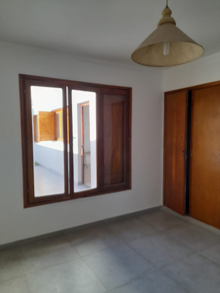 CHALET  4 AMBIENTES RECICLADO. CON RENTA. BARRIO CONSTITUCION. APTO CREDITO. POSIBILIDAD DE FINANCIACION DE SALDO DE PRECIO.