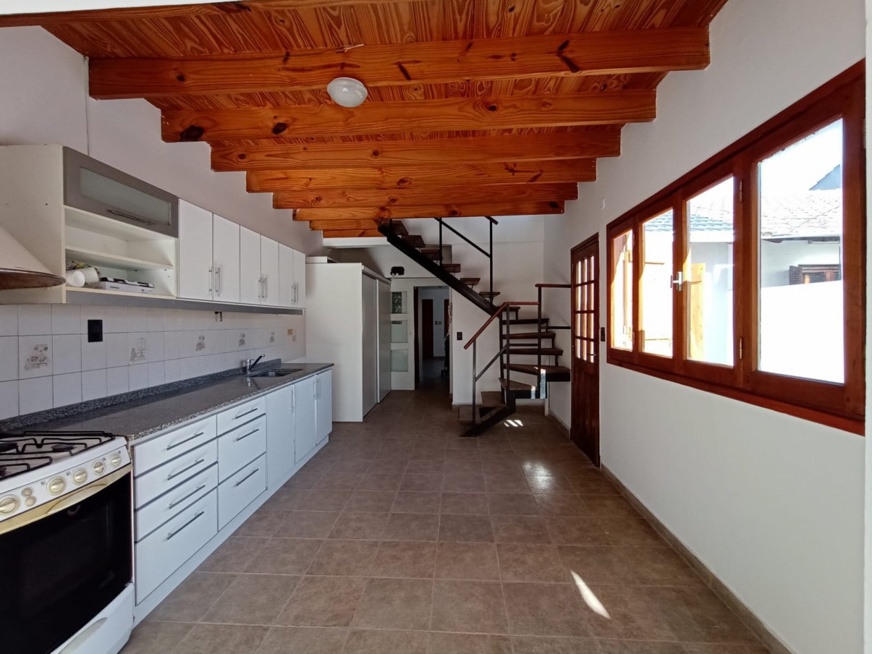 CHALET  4 AMBIENTES RECICLADO. CON RENTA. BARRIO CONSTITUCION. APTO CREDITO. POSIBILIDAD DE FINANCIACION DE SALDO DE PRECIO.