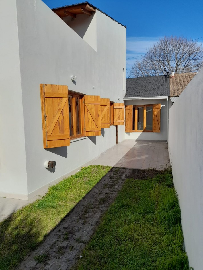 CHALET  4 AMBIENTES RECICLADO. CON RENTA. BARRIO CONSTITUCION. APTO CREDITO. POSIBILIDAD DE FINANCIACION DE SALDO DE PRECIO.
