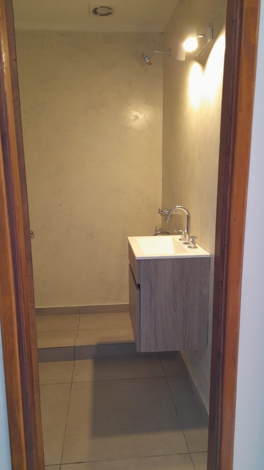 CHALET  4 AMBIENTES RECICLADO. CON RENTA. BARRIO CONSTITUCION. APTO CREDITO. POSIBILIDAD DE FINANCIACION DE SALDO DE PRECIO.