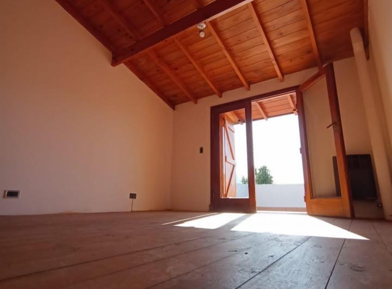 CHALET  4 AMBIENTES RECICLADO. CON RENTA. BARRIO CONSTITUCION. APTO CREDITO. POSIBILIDAD DE FINANCIACION DE SALDO DE PRECIO.