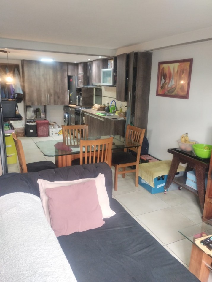 PH EN DUPLEX DE AMPLIOS 3 AMBIENTES CON ESPACIO DE COCHERA. DON BOSCO. APTO CREDITO. SIN EXPENSAS.