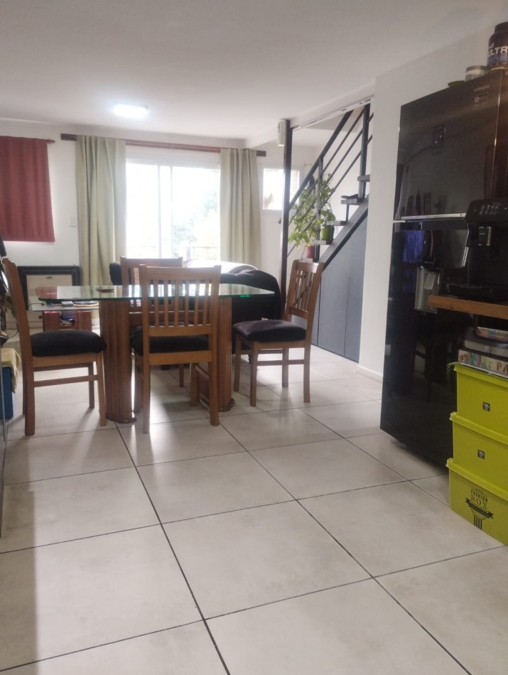 PH EN DUPLEX DE AMPLIOS 3 AMBIENTES CON ESPACIO DE COCHERA. DON BOSCO. APTO CREDITO. SIN EXPENSAS.