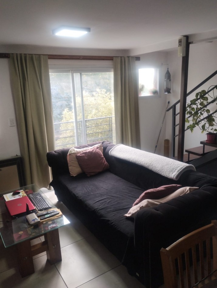 PH EN DUPLEX DE AMPLIOS 3 AMBIENTES CON ESPACIO DE COCHERA. DON BOSCO. APTO CREDITO. SIN EXPENSAS.