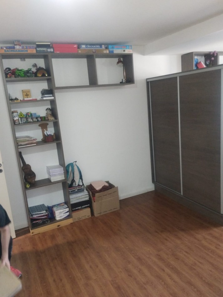 PH EN DUPLEX DE AMPLIOS 3 AMBIENTES CON ESPACIO DE COCHERA. DON BOSCO. APTO CREDITO. SIN EXPENSAS.