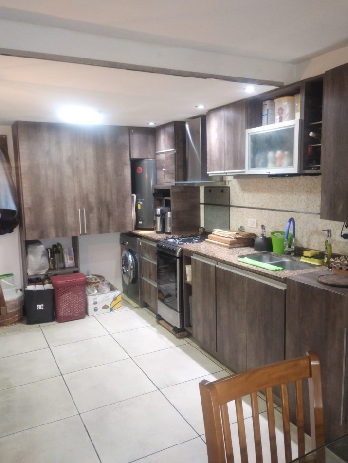 PH EN DUPLEX DE AMPLIOS 3 AMBIENTES CON ESPACIO DE COCHERA. DON BOSCO. APTO CREDITO. SIN EXPENSAS.