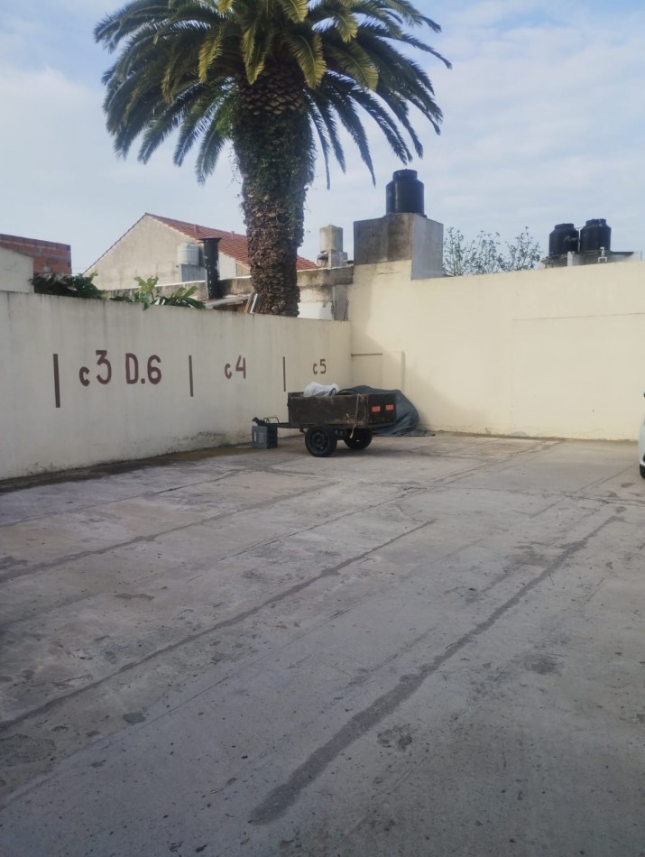 PH EN DUPLEX DE AMPLIOS 3 AMBIENTES CON ESPACIO DE COCHERA. DON BOSCO. APTO CREDITO. SIN EXPENSAS.