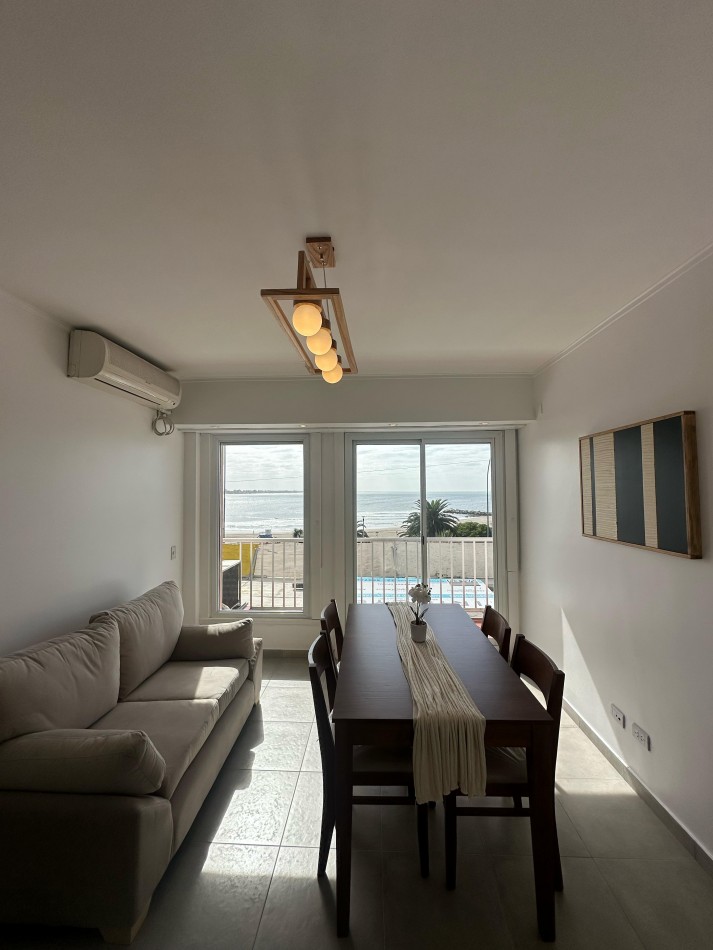 DEPARTAMENTO DE 3 AMBIENTES A LA CALLE CON COCHERA FIJA. BALCON TERRAZA Y VISTA FRONTAL AL MAR. 