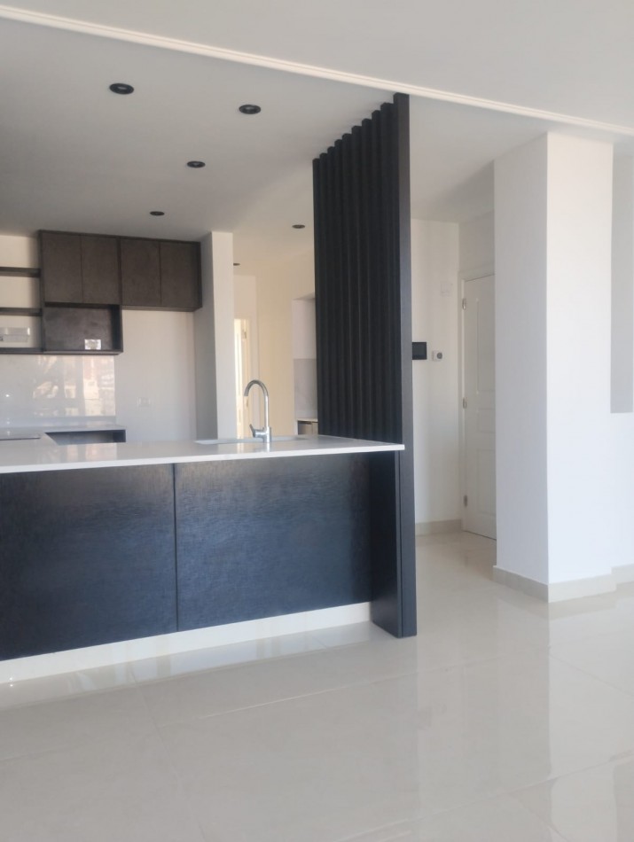 EXCLUSIVO DEPARTAMENTO DE 2 AMBIENTES CON COCHERA. A ESTRENAR. PLAYA GRANDE
