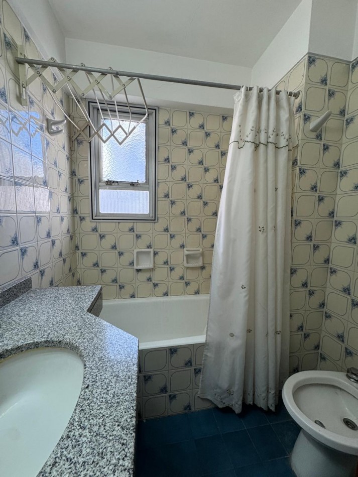 ALQUILER 24 MESES- DEPARTAMENTO DE 2 AMBIENTES AL FRENTE CON BALCON SALIENTE. VISTA LATERAL AL MAR. ZONA GUEMES