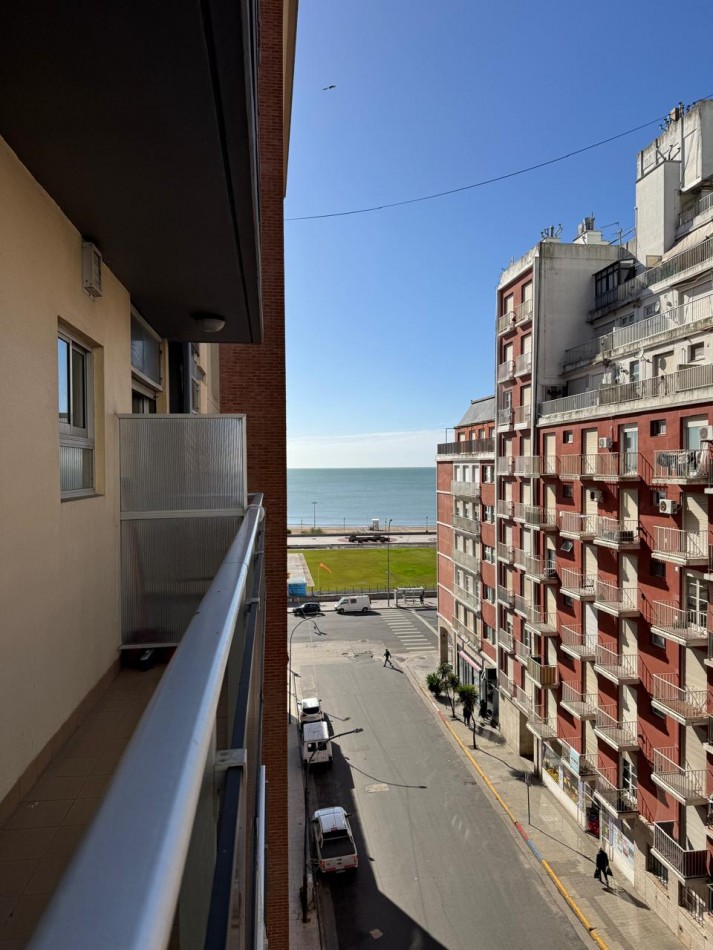 ALQUILER 24 MESES- DEPARTAMENTO DE 2 AMBIENTES AL FRENTE CON BALCON SALIENTE. VISTA LATERAL AL MAR. ZONA GUEMES