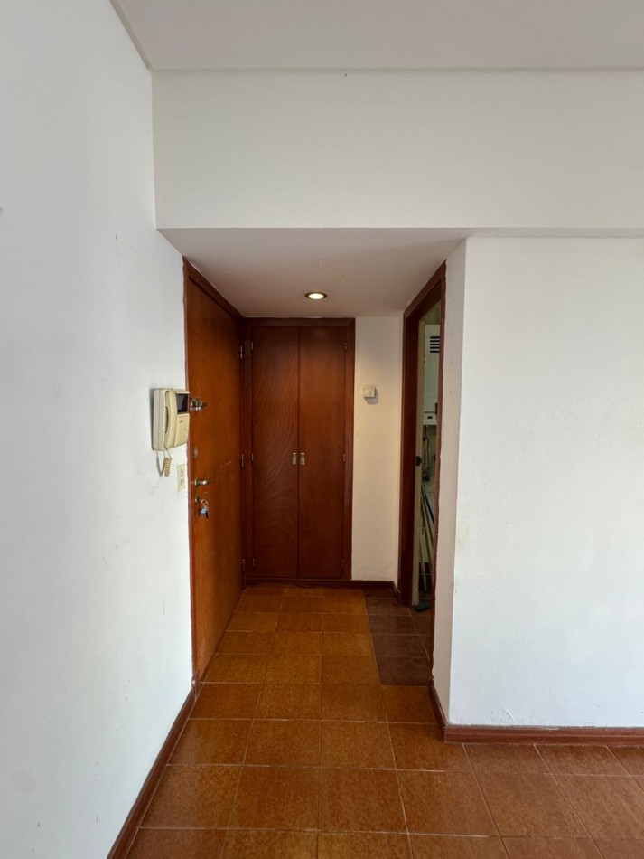 ALQUILER 24 MESES- DEPARTAMENTO DE 2 AMBIENTES AL FRENTE CON BALCON SALIENTE. VISTA LATERAL AL MAR. ZONA GUEMES