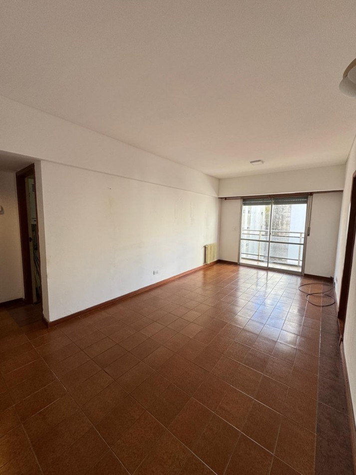 ALQUILER 24 MESES- DEPARTAMENTO DE 2 AMBIENTES AL FRENTE CON BALCON SALIENTE. VISTA LATERAL AL MAR. ZONA GUEMES
