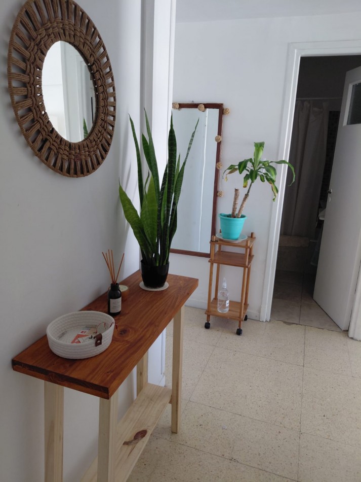 DEPARTAMENTO DE 2 AMBIENTES AL FRENTE CON BALCON. DEPENDENCIA. ZONA AUTOMOVIL CLUB