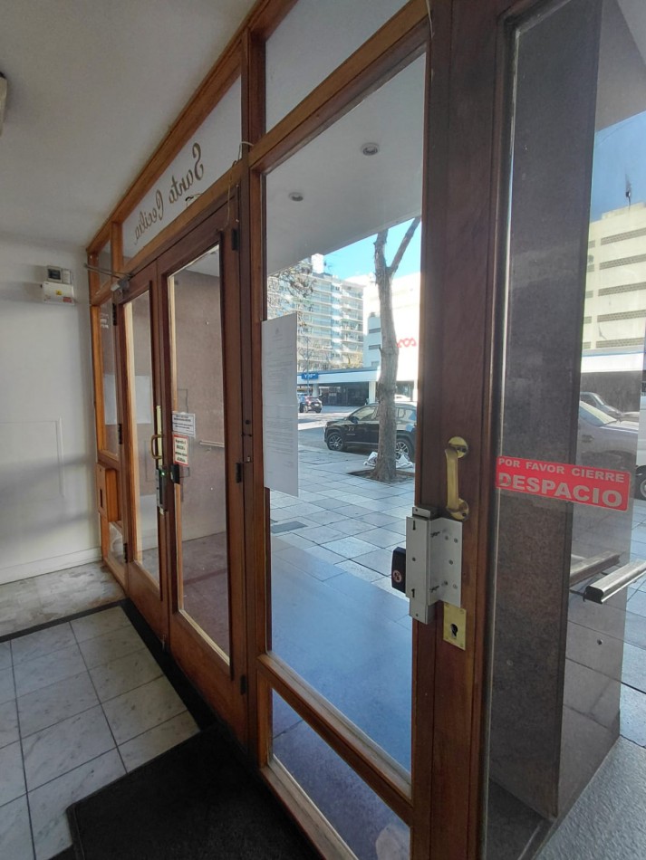 DEPARTAMENTO DE 2 AMBIENTES AL FRENTE CON BALCON. DEPENDENCIA. ZONA AUTOMOVIL CLUB