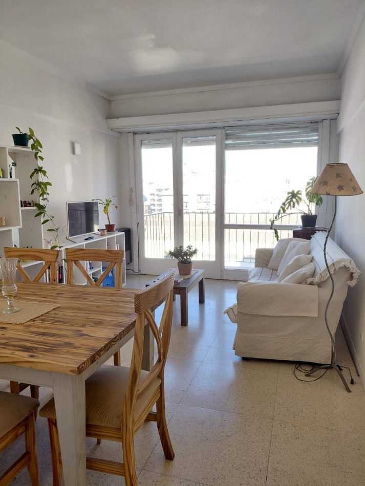 DEPARTAMENTO DE 2 AMBIENTES AL FRENTE CON BALCON. DEPENDENCIA. ZONA AUTOMOVIL CLUB