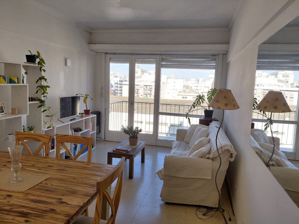 DEPARTAMENTO DE 2 AMBIENTES AL FRENTE CON BALCON. DEPENDENCIA. ZONA AUTOMOVIL CLUB