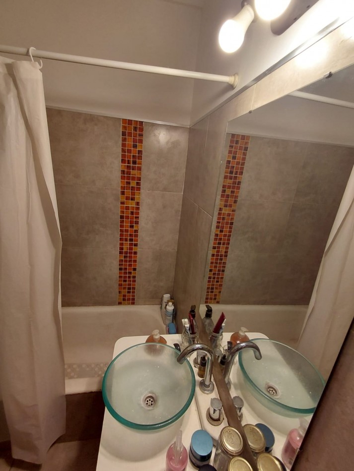 DEPARTAMENTO DE 2 AMBIENTES AL FRENTE CON BALCON. DEPENDENCIA. ZONA AUTOMOVIL CLUB