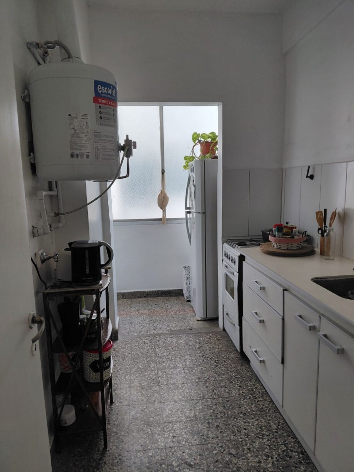 DEPARTAMENTO DE 2 AMBIENTES AL FRENTE CON BALCON. DEPENDENCIA. ZONA AUTOMOVIL CLUB