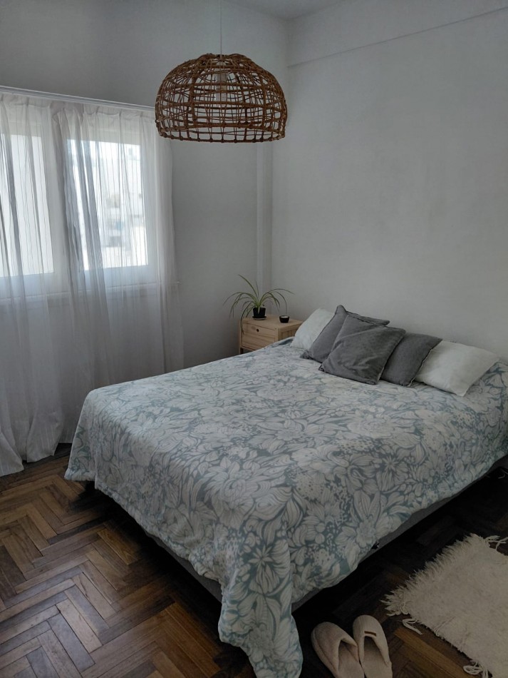 DEPARTAMENTO DE 2 AMBIENTES AL FRENTE CON BALCON. DEPENDENCIA. ZONA AUTOMOVIL CLUB