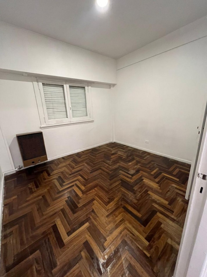 DEPARTAMENTO DE 2 AMBIENTES AL FRENTE CON BALCON. DEPENDENCIA. ZONA AUTOMOVIL CLUB