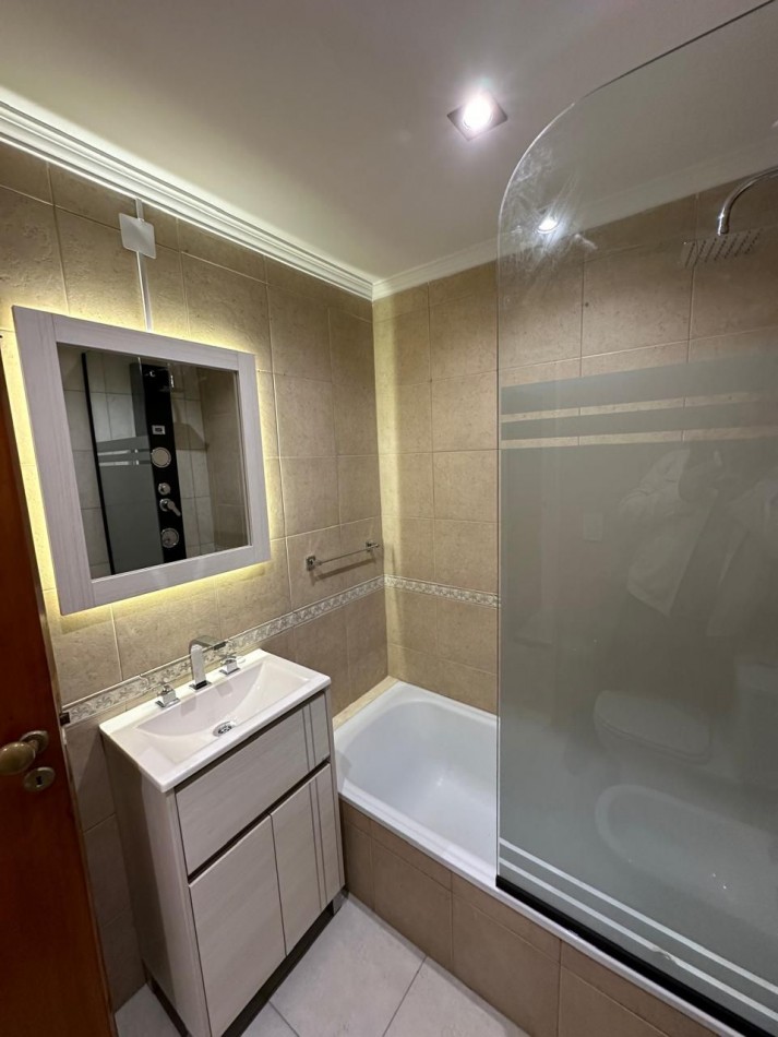 VENTA DEPARTAMENTO 3 AMB A LA CALLE CON BALCON - MODERNIZADO CON DETALLES DE CONFORT Y CALIDAD- ESPACIO DE COCHERA. PLAZA MITRE