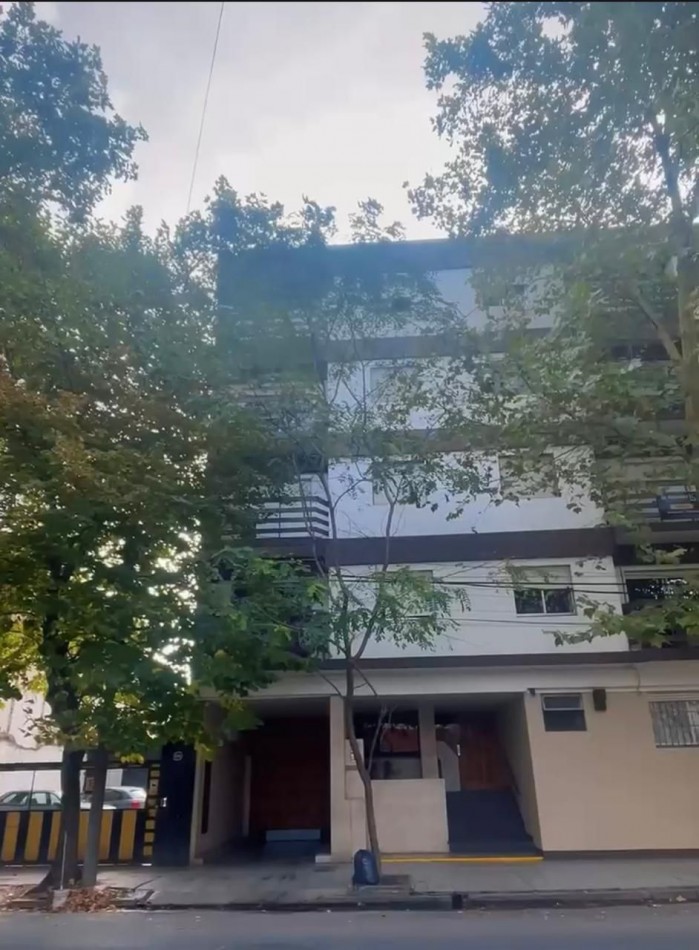 VENTA DEPARTAMENTO 3 AMB A LA CALLE CON BALCON - MODERNIZADO CON DETALLES DE CONFORT Y CALIDAD- ESPACIO DE COCHERA. PLAZA MITRE