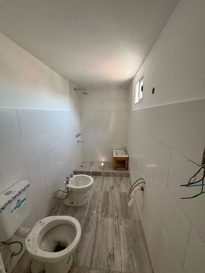 PH DE 3 AMBIENTES EN PRIMER PISO POR ESCALERA. A LA CALLE. SIN EXPENSAS. VILLA PRIMERA