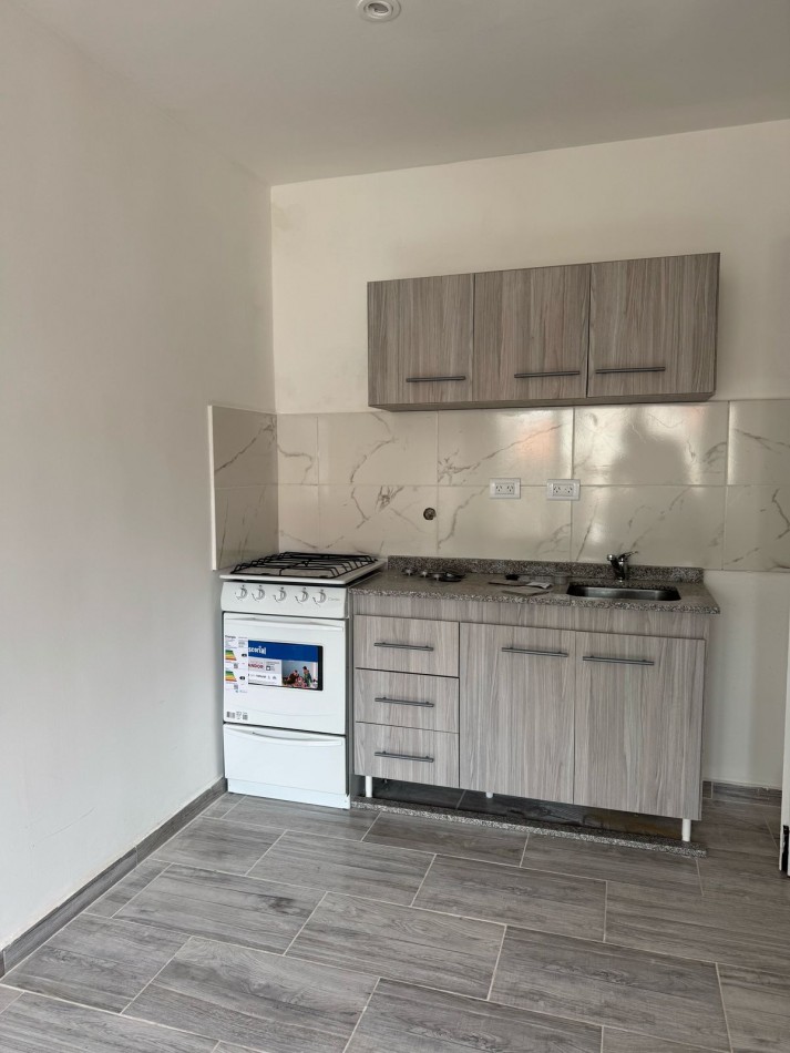 PH DE 3 AMBIENTES EN PLANTA BAJA A LA CALLE. PATIO DE USO EXCLUSIVO. VILLA PRIMERA