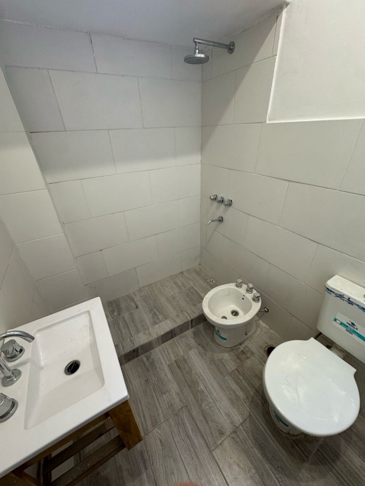 PH DE 3 AMBIENTES EN PLANTA BAJA A LA CALLE. PATIO DE USO EXCLUSIVO. VILLA PRIMERA