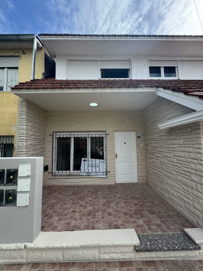 PH DE 3 AMBIENTES EN PLANTA BAJA A LA CALLE. PATIO DE USO EXCLUSIVO. VILLA PRIMERA