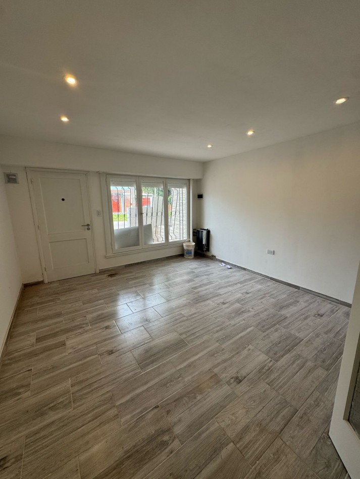 PH DE 3 AMBIENTES EN PLANTA BAJA A LA CALLE. PATIO DE USO EXCLUSIVO. VILLA PRIMERA