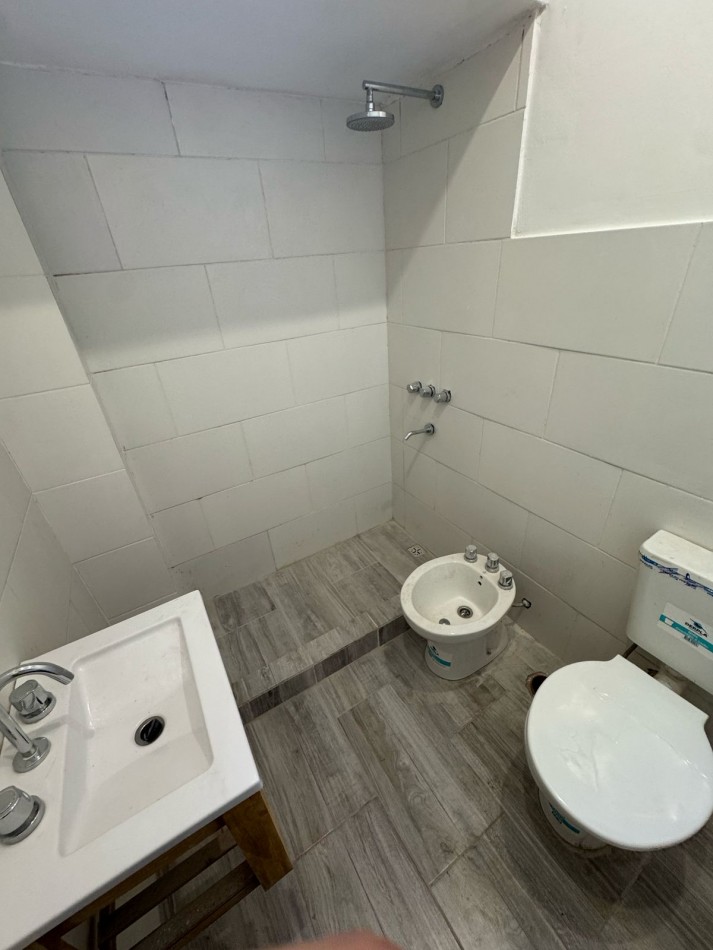 PH DE 3 AMBIENTES EN PLANTA BAJA A LA CALLE. PATIO DE USO EXCLUSIVO. VILLA PRIMERA