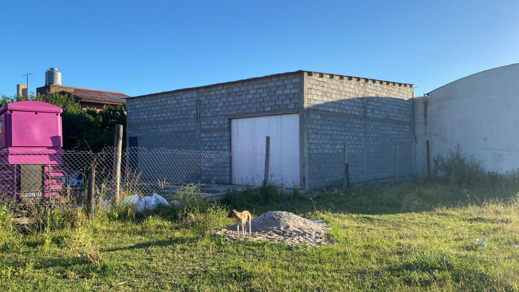 LOTE CON LOCAL Y DEPOSITO. A METROS DE AVENIDA JORGE NEWBERY