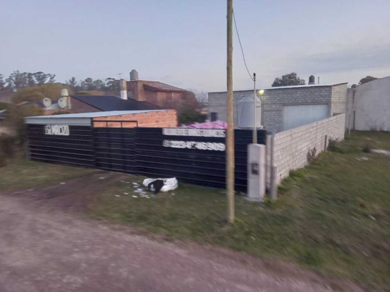 LOTE CON LOCAL Y DEPOSITO. A METROS DE AVENIDA JORGE NEWBERY