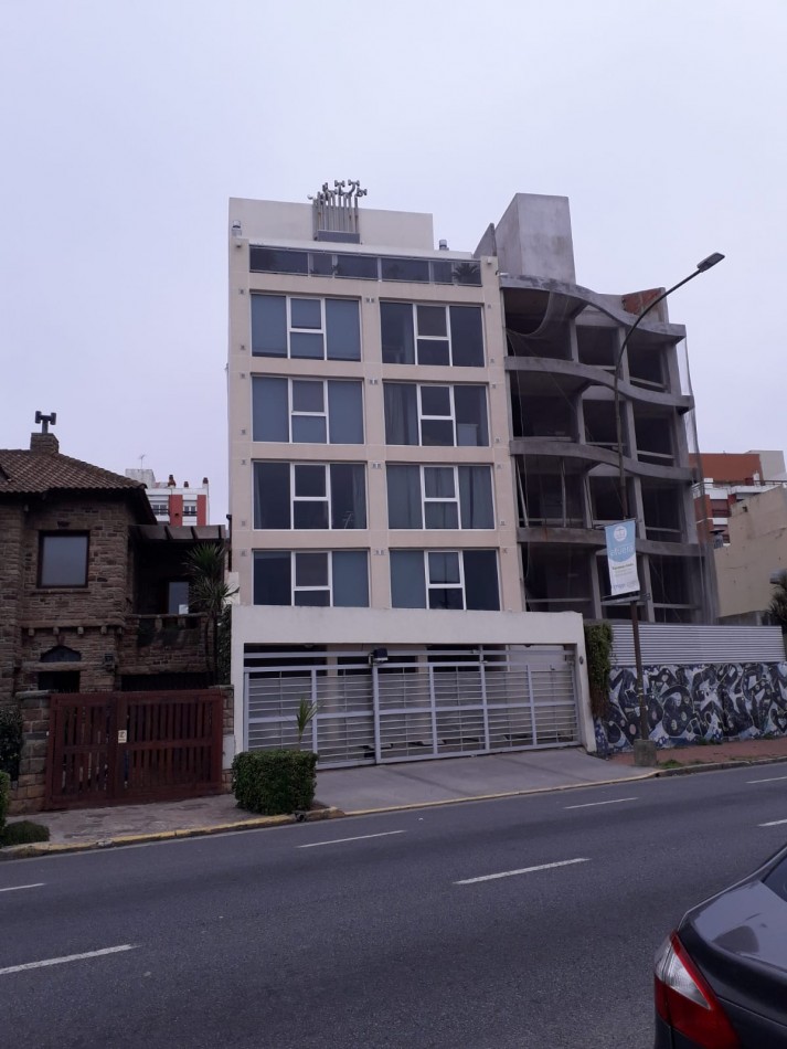 DEPARTAMENTO DE 2 AMBIENTES AMPLIOS. VISTA PLENA AL MAR. GARAJE. INDEPENDENCIA 534