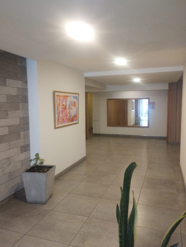 DEPARTAMENTO DE 2 AMBIENTES A LA CALLE. COLON E INDEPENDENCIA. ALQULER 24 MESES