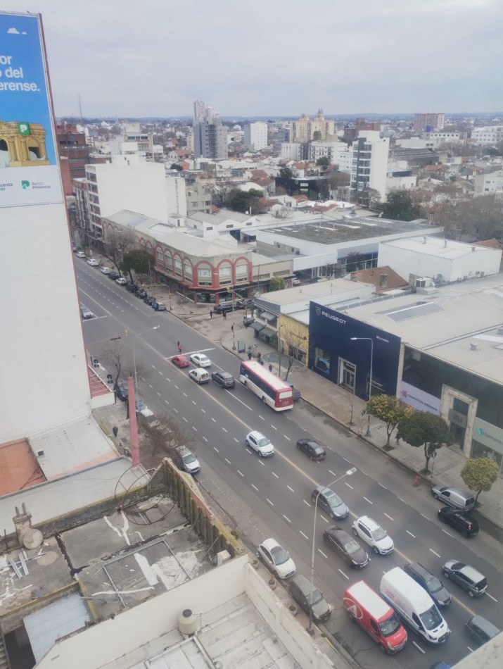 DEPARTAMENTO DE 2 AMBIENTES A LA CALLE. COLON E INDEPENDENCIA. ALQULER 24 MESES