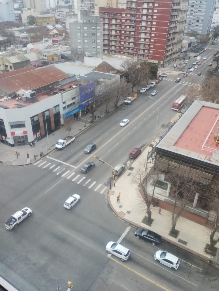 DEPARTAMENTO DE 2 AMBIENTES A LA CALLE. COLON E INDEPENDENCIA. ALQULER 24 MESES