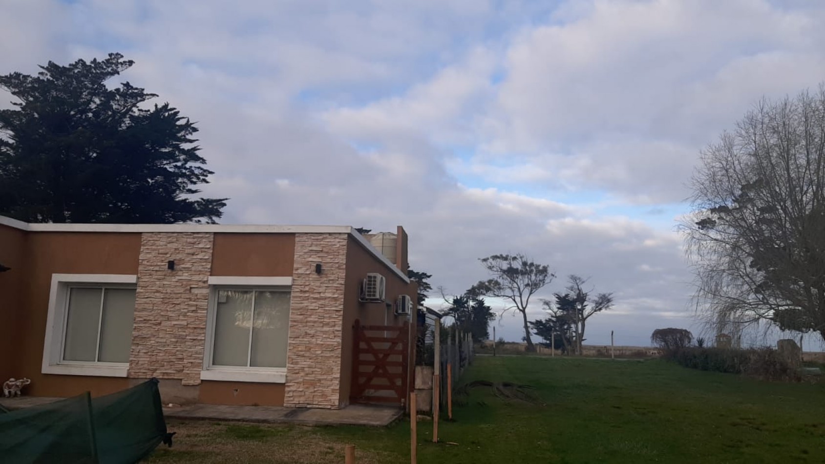 CASA DE 4 AMBIENTES EN BARRIO COSTA DEL SOL
