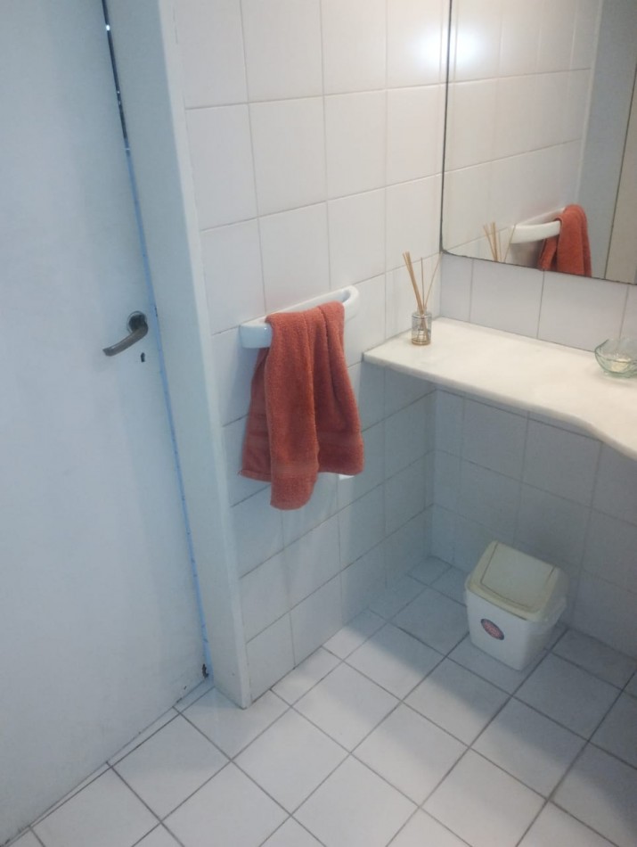 VENTA DE AMPLIA OFICINA AL CONTRAFRENTE. SOBRE 12 DE OCTUBRE AL 3200. EXCELENTE ESTADO 