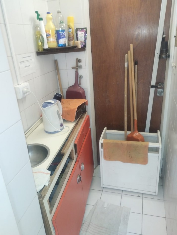 VENTA DE AMPLIA OFICINA AL CONTRAFRENTE. SOBRE 12 DE OCTUBRE AL 3200. EXCELENTE ESTADO 