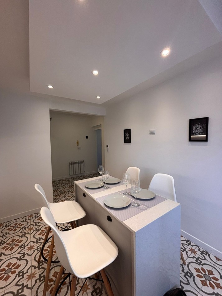 DEPARTAMENTO DE 3 AMBIENTES EXTERNO. RECICLADO A NUEVO. 