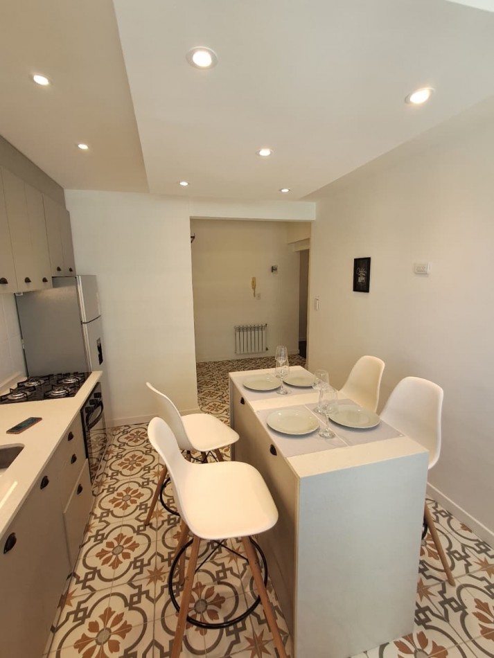 DEPARTAMENTO DE 3 AMBIENTES EXTERNO. RECICLADO A NUEVO. 