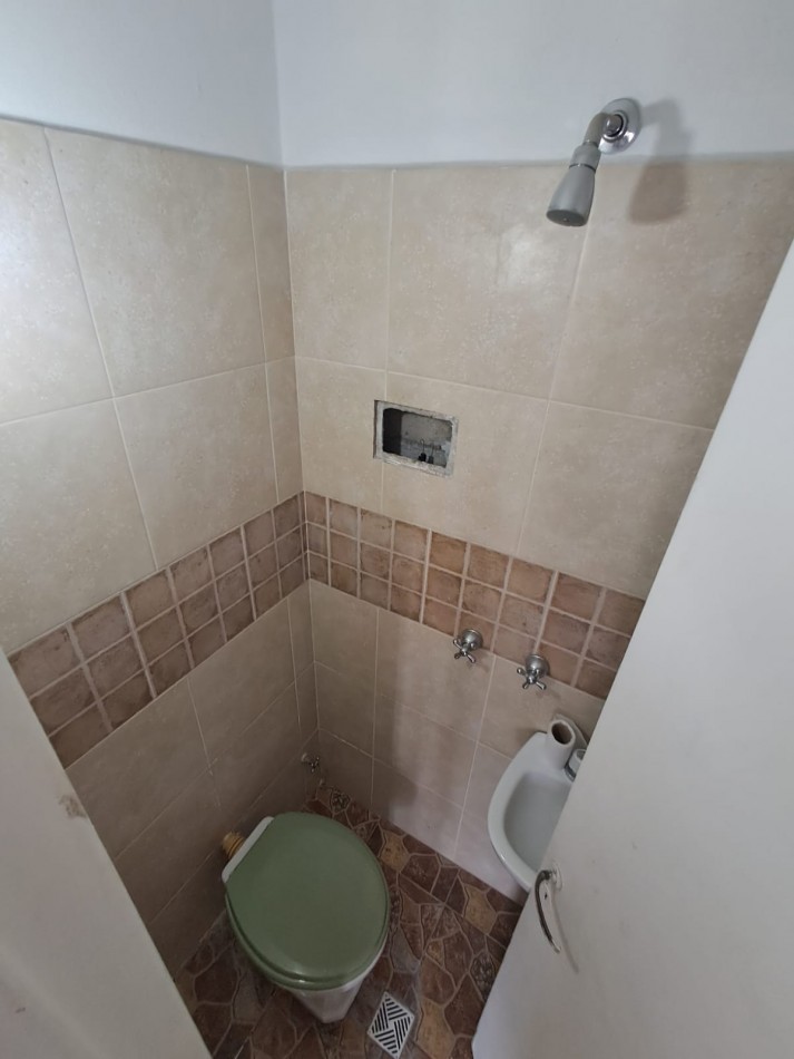 DEPARTAMENTO DE 2 AMBIENTES A LA CALLE CON DEPENDENCIA. PLAZA COLON.