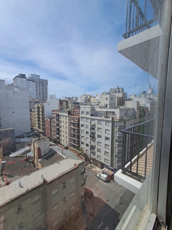 DEPARTAMENTO DE 2 AMBIENTES A LA CALLE CON DEPENDENCIA. PLAZA COLON.