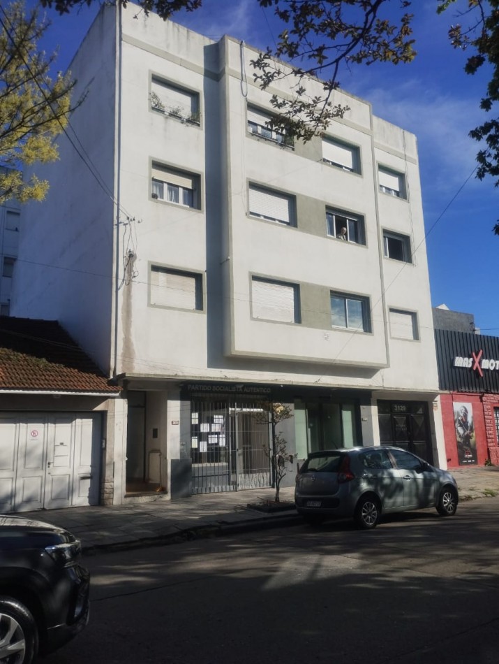 DEPARTAMENTO DE 2 AMBIENTES A RECICLAR. CONTRAFRENTE ABIERTO. SAN JOSE. OPORTUNIDAD
