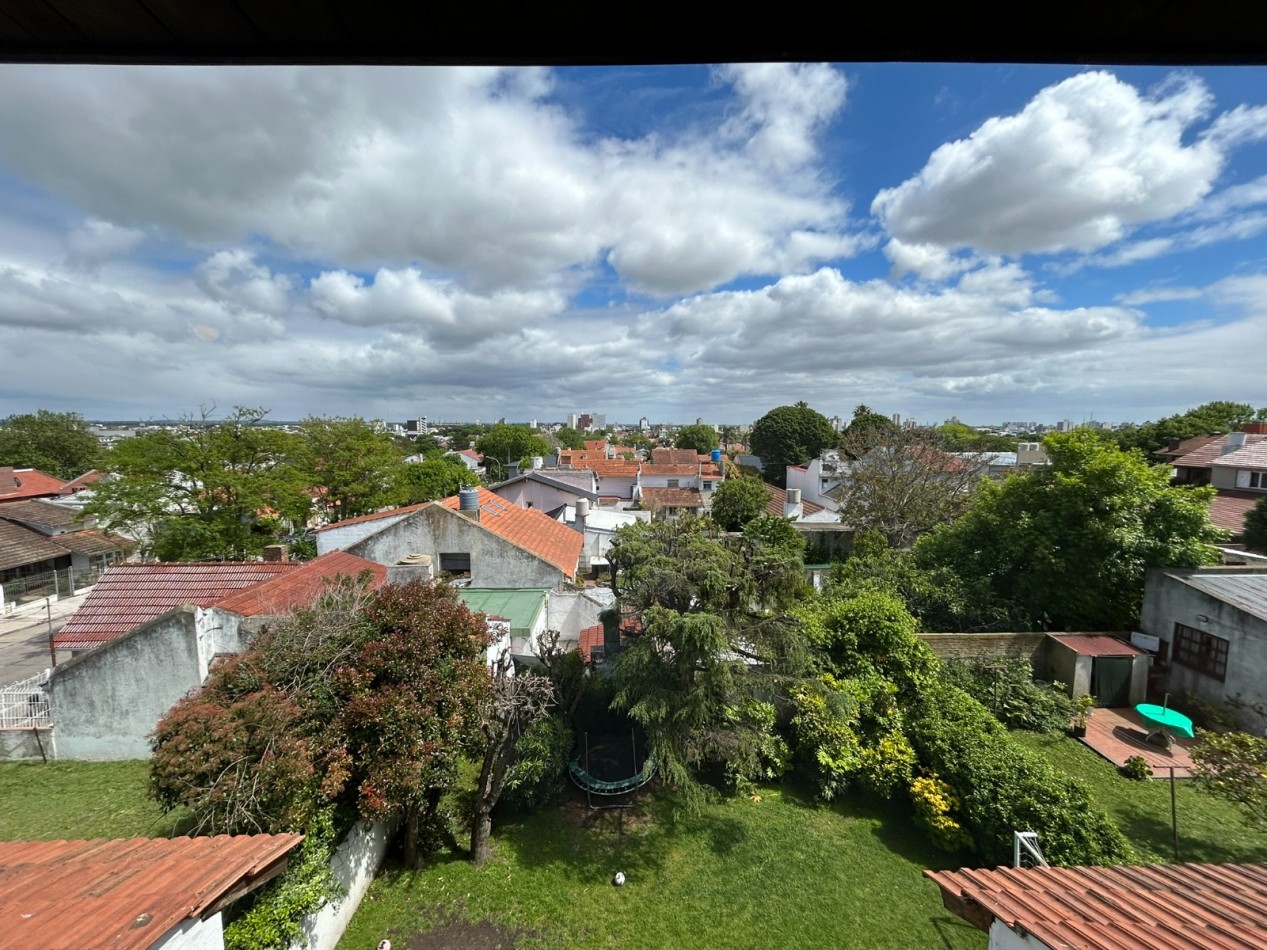 DUPLEX 3 AMBIENTES CON COCHERA CUBIERTA FIJA. TUCUMAN Y PASO. PARA RECICLAR